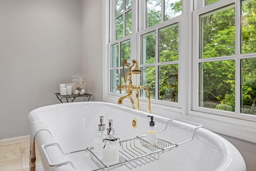 6135 White Oak Drive, Flowery Branch, Georgia image 23