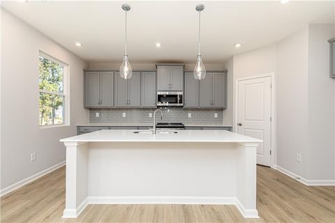 Homes For Sale - 732 Coventry Cove Way<br/> Acworth, GA 30102