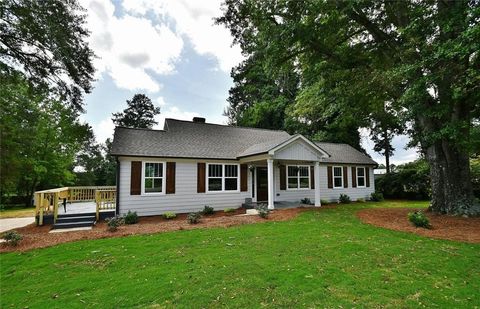 A home in Toccoa