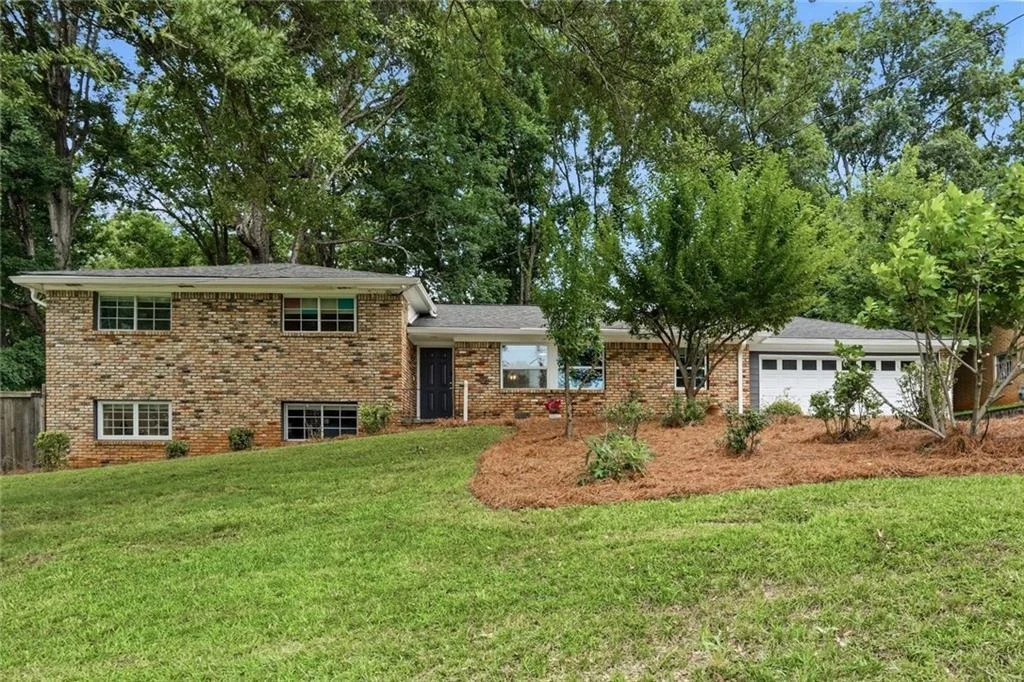1720 Mary Lou Lane SE