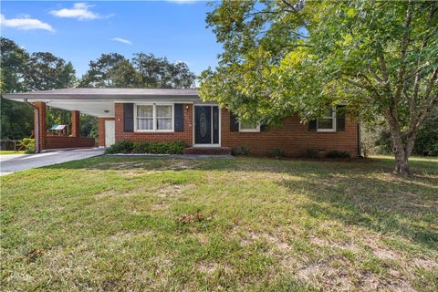 Homes For Sale - 151 Plantation Drive<br/> Fayetteville, GA 30215