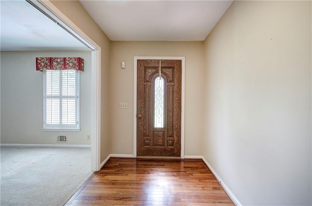 121 Arrowhead Drive, Cartersville, Georgia image 4