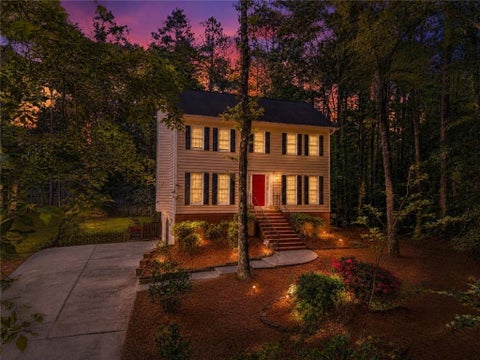 Homes For Sale - 3180 Ridgerock Way<br/> Snellville, GA 30078