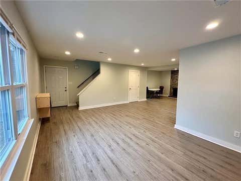 Townhouse For Rent - 1258 Creekside Court<br/> Smyrna, GA 30080