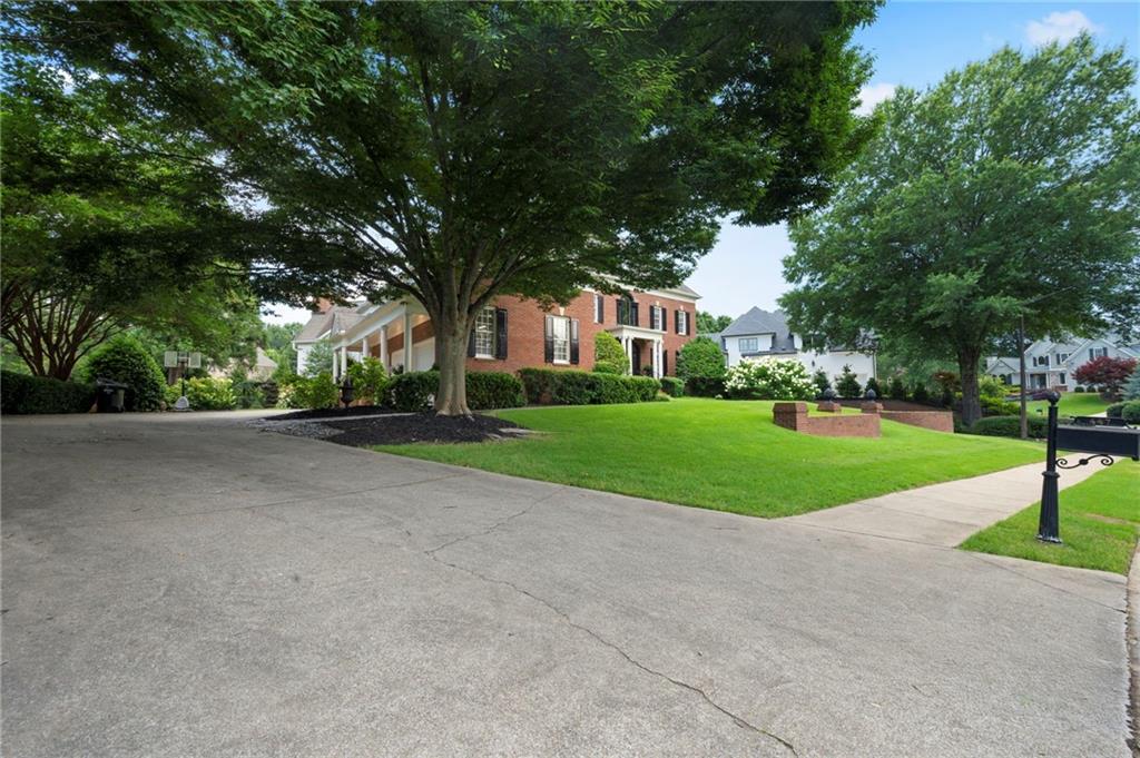 447 Langley Oaks Drive SE