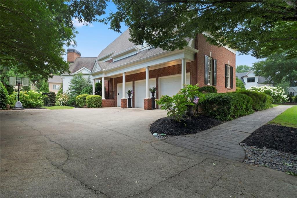447 Langley Oaks Drive SE