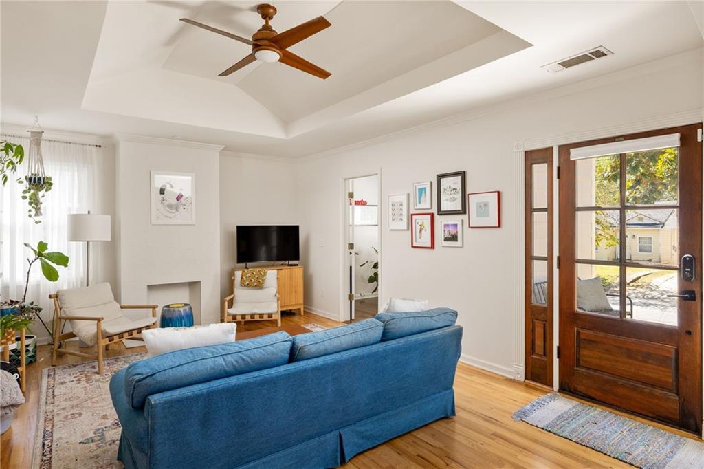 215 Sisson Avenue NE