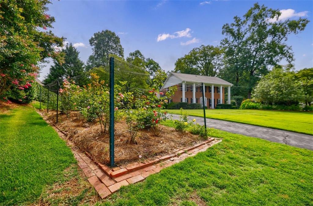 1130 Kingston Drive NE