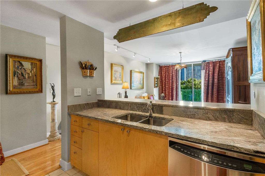 3338 Peachtree Road NE 407