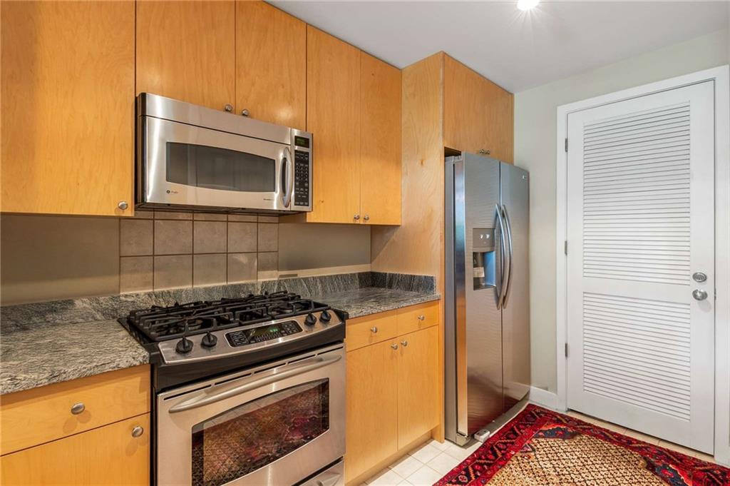 3338 Peachtree Road NE 407