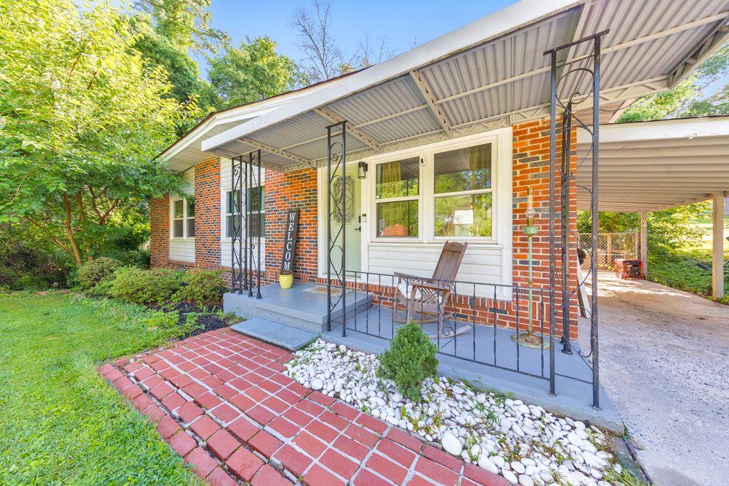 222 Bishop Drive NE