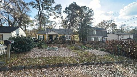 Photo of 2042 Arlington Circle NW, Atlanta, GA 30318 (MLS # 7692739)