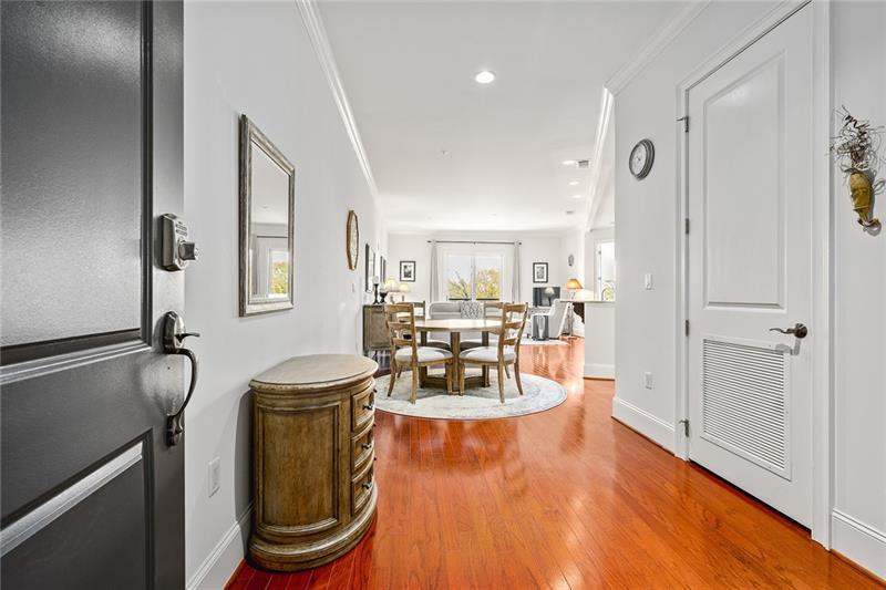 326 Roswell Street SE 706