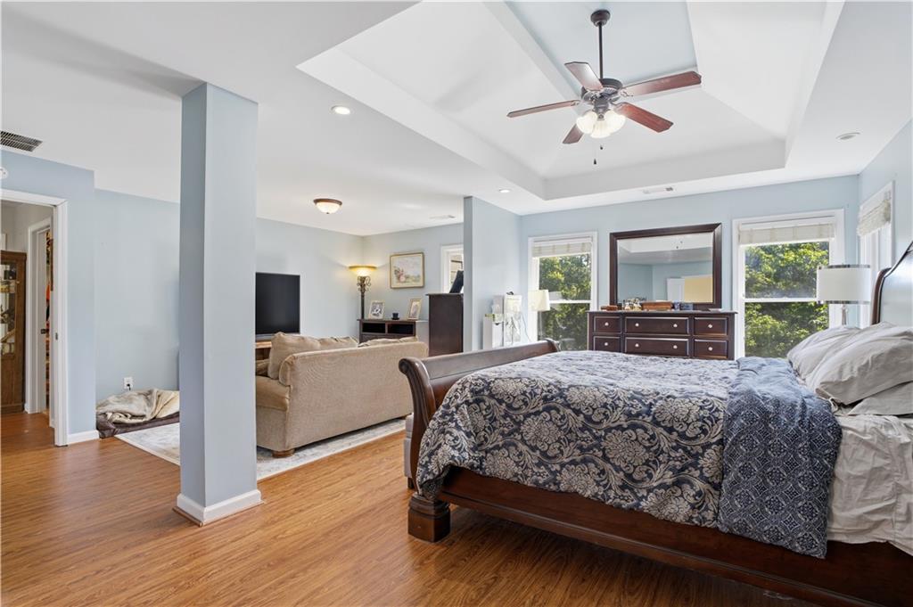 12 Laurel Way NE
