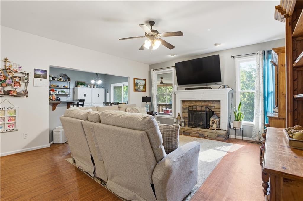 12 Laurel Way NE