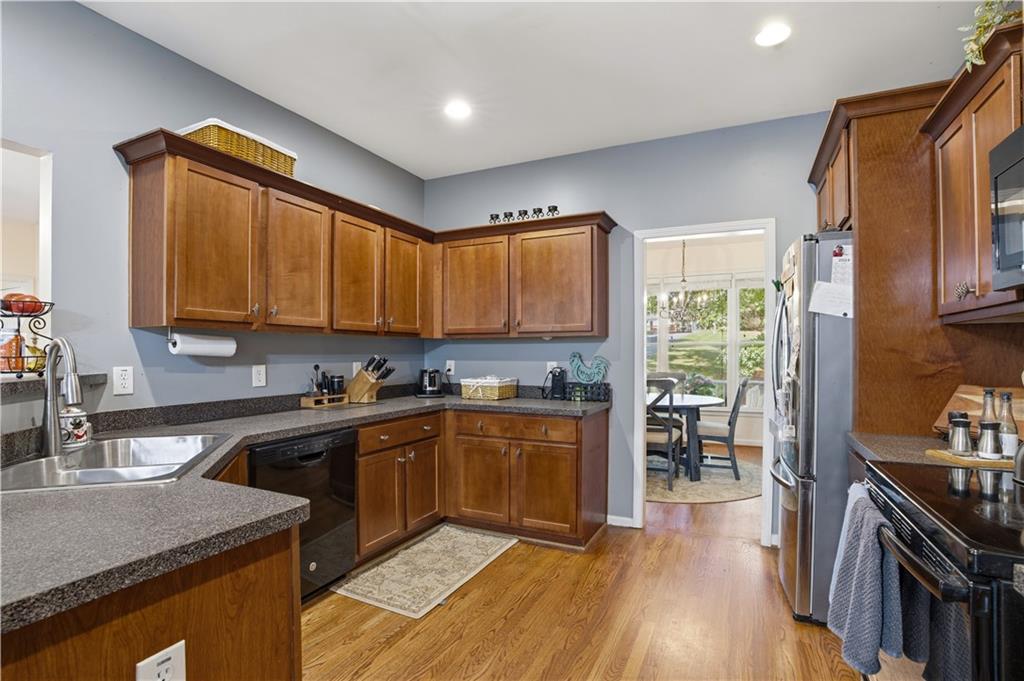12 Laurel Way NE