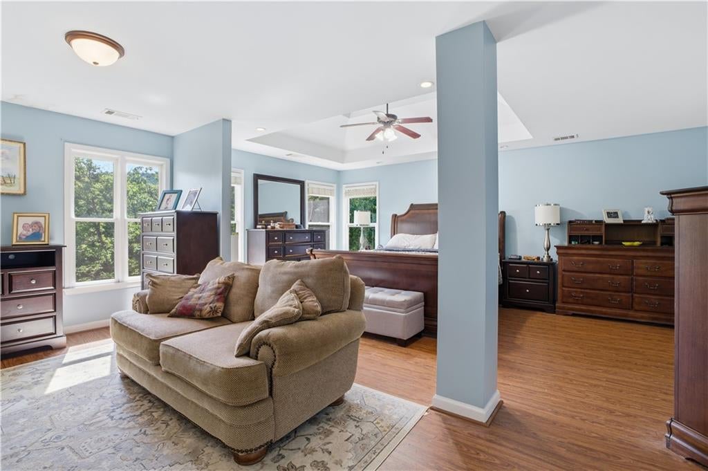 12 Laurel Way NE