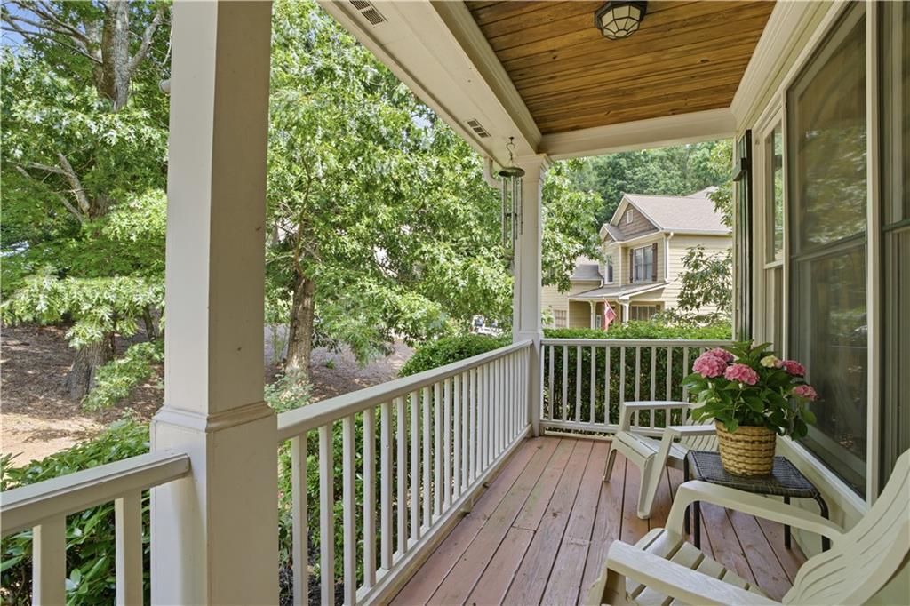 12 Laurel Way NE