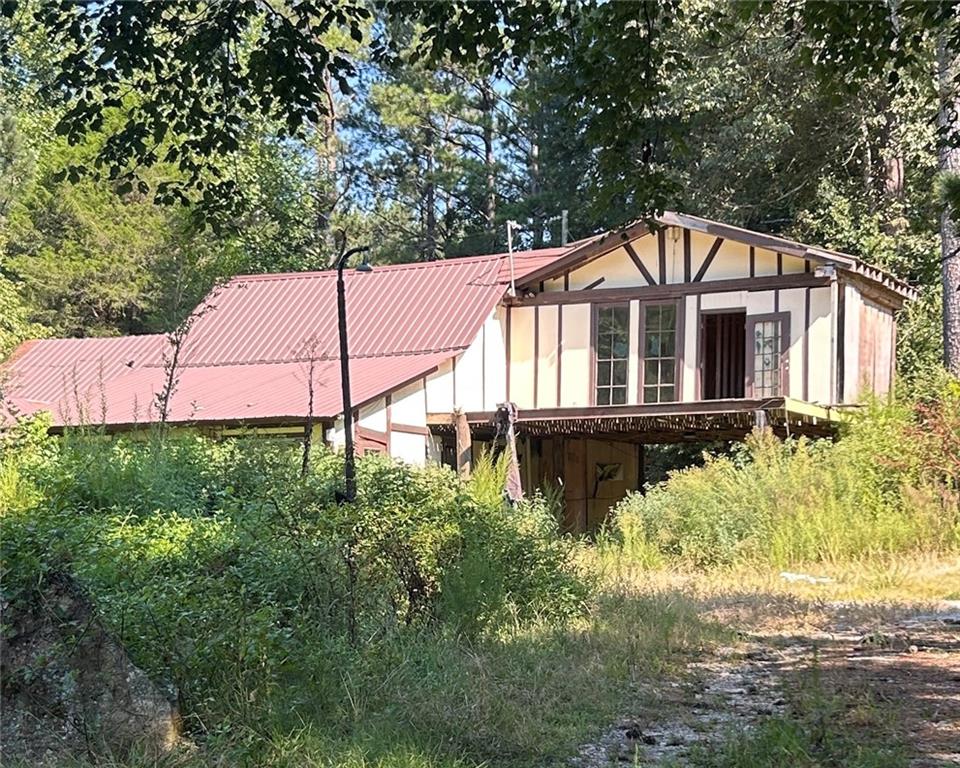 This is an investor's dream! CASH ONLY, the property, which has 2 bedrooms, 1.5 bathrooms, and a 1-car garage, is located on about 6.9 acres of land
with a pond! The road frontage measures about 1,460 feet. There is definitely high potential for expansion and improvement. So, if you're
looking to fix and flip, or you've always wanted land to build on, this might be the perfect project for you. Property needs major renovations, but it has lots of potential for an Investor like a new project. Property is located on a developing area it has lot of new construction nearby.