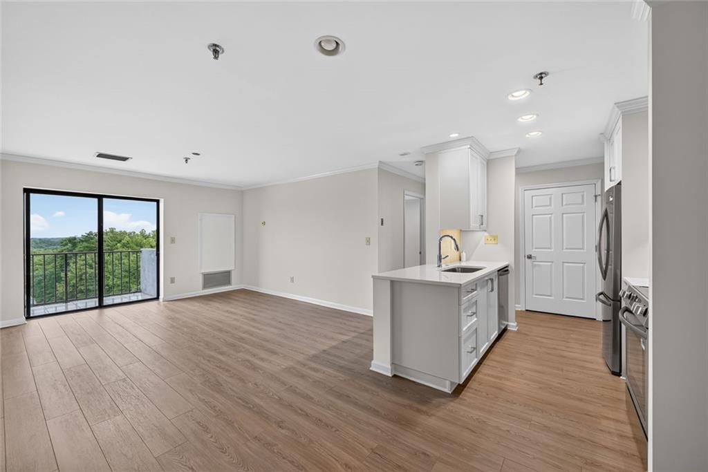 300 Johnson Ferry Rd, Road NE B-603