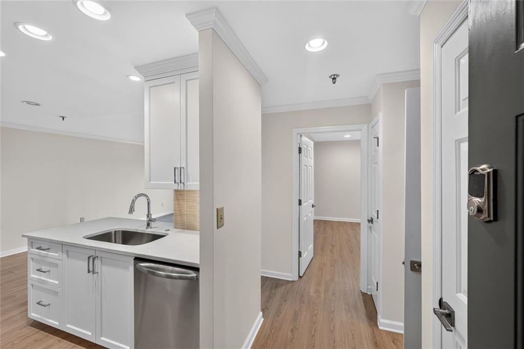 300 Johnson Ferry Rd, Road NE B-603