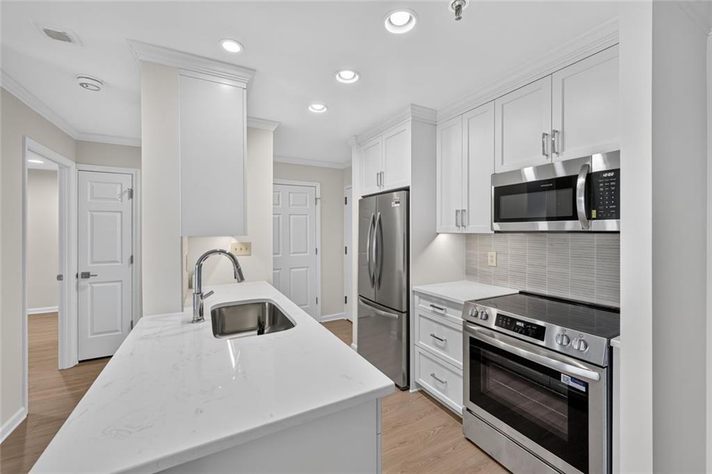 300 Johnson Ferry Rd, Road NE B-603