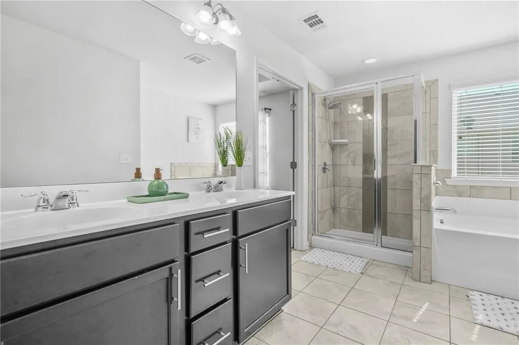 Fairburn, Georgia 30213, United States, 3 Bedrooms Bedrooms, ,3 BathroomsBathrooms,Residential,Pending,108941