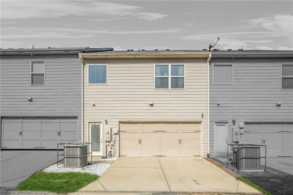 Fairburn, Georgia 30213, United States, 3 Bedrooms Bedrooms, ,3 BathroomsBathrooms,Residential,Pending,108941