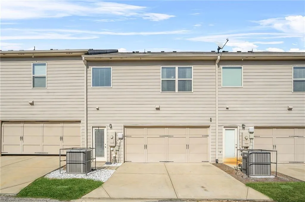 Fairburn, Georgia 30213, United States, 3 Bedrooms Bedrooms, ,3 BathroomsBathrooms,Residential,Pending,108941