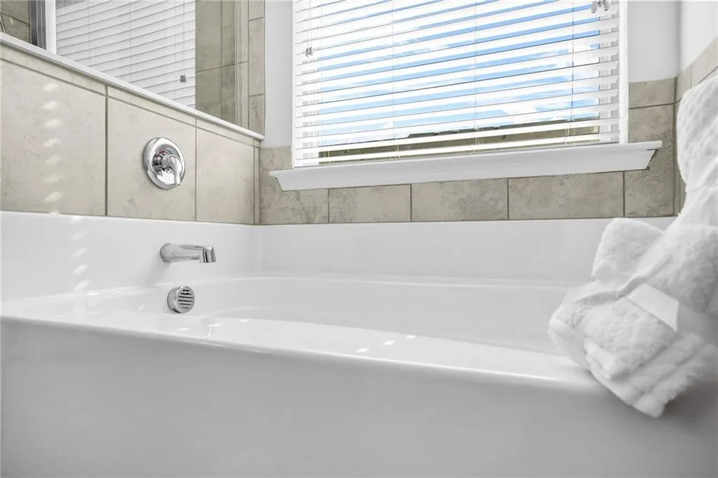 Fairburn, Georgia 30213, United States, 3 Bedrooms Bedrooms, ,3 BathroomsBathrooms,Residential,Pending,108941