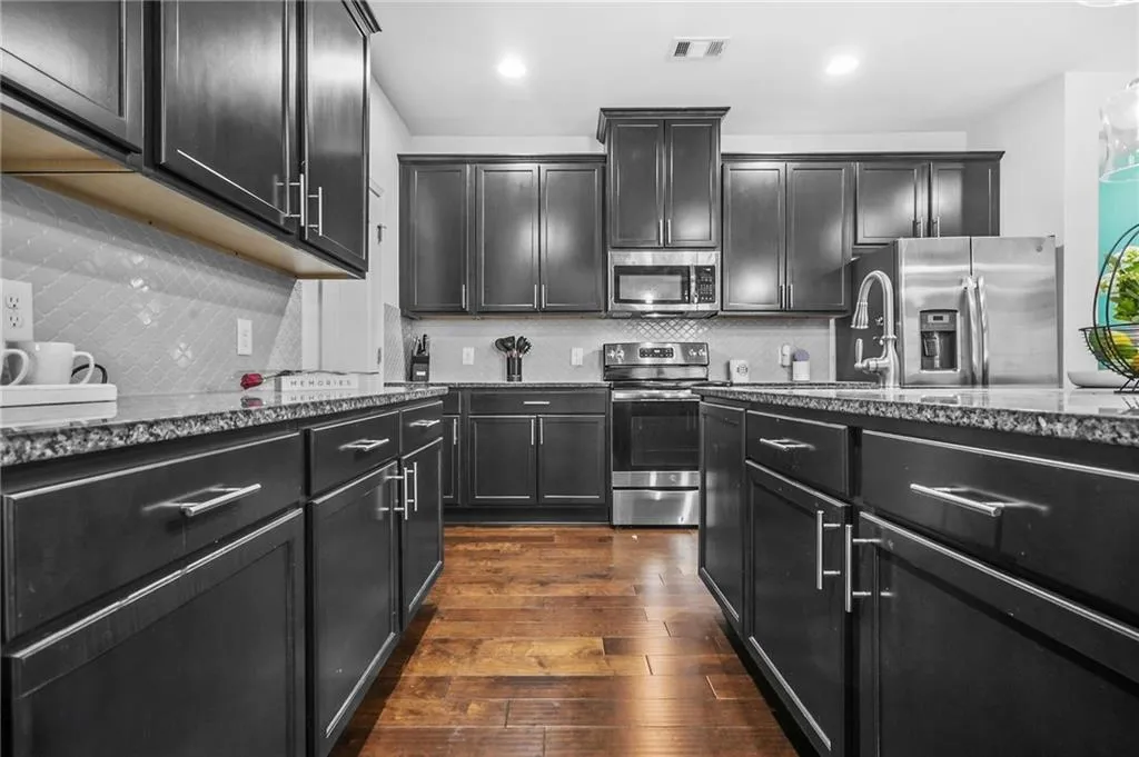 Fairburn, Georgia 30213, United States, 3 Bedrooms Bedrooms, ,3 BathroomsBathrooms,Residential,Pending,108941