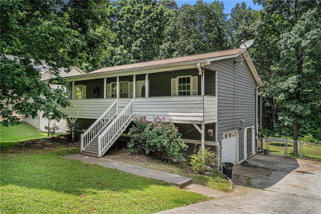 Versatile 3 bedroom 2 bath home, Lots of potential for homeowners and investors.