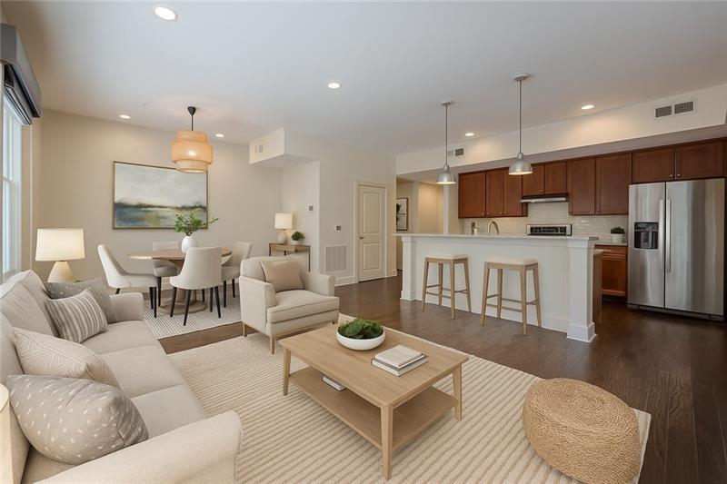 925 Garrett Street SE 215