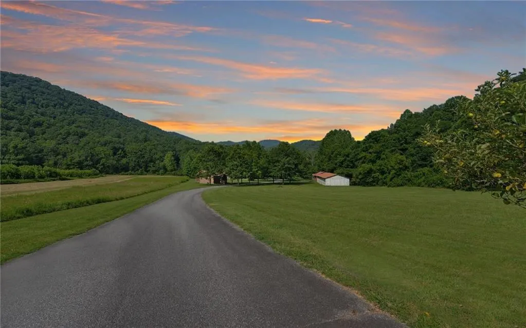 Blairsville, Georgia 30512, United States, 2 Bedrooms Bedrooms, ,2 BathroomsBathrooms,Residential,Active,6676