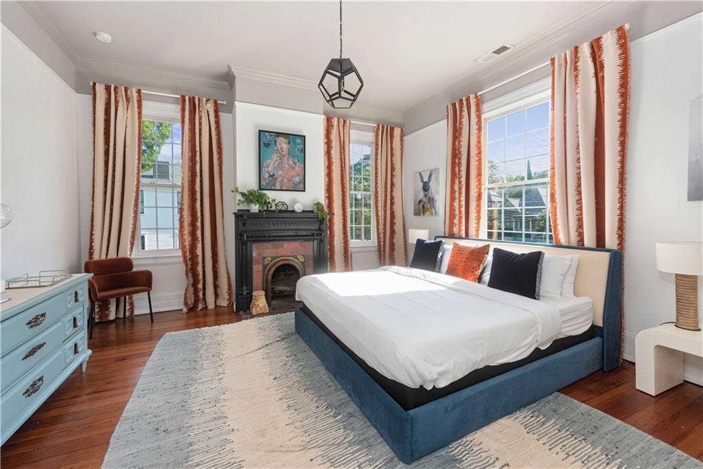 383 Park Avenue SE 1