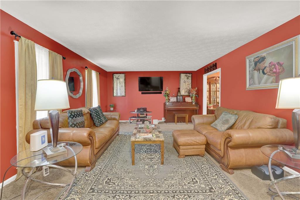 818 Bradford Court SW