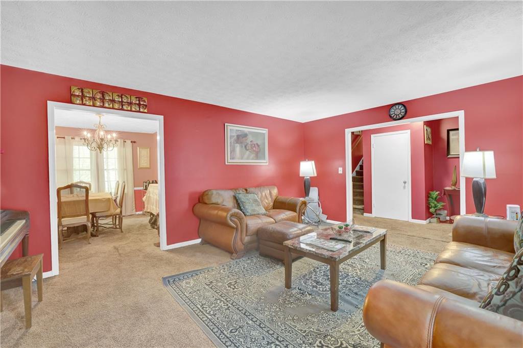 818 Bradford Court SW