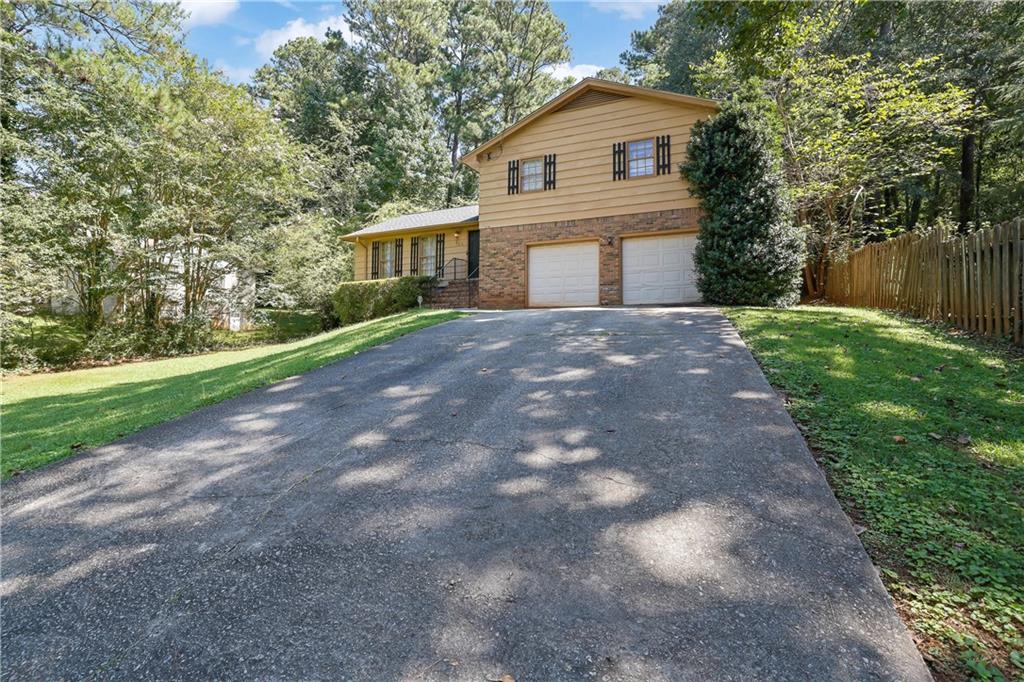 818 Bradford Court SW