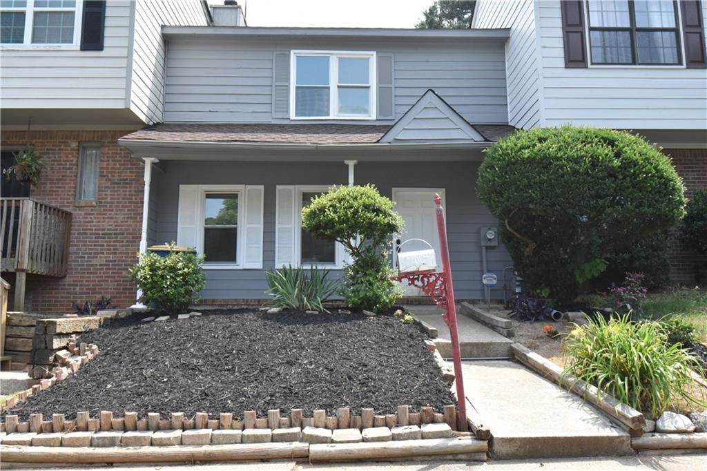 A Very Cozy 2 bed/2.5 bath Townhome located just minutes away from 1-75! ROOMMATE FLOOR PLAN. Townhome has been FRESHLY RENOVATED. Enjoy the *New Wood Flooring, *New Carpet, *Fresh Paint, *New Stainless Steel Appliances and *New Washer and Dryer. *Nice Gathering room with a Brick Fireplace.* Spacious Open Kitchen w/breakfast island. *Upper level has 2 Master-like Suites w/private baths. *New Ceramic tiled showers! Home located close to many Restaurants and Shopping. Exterior has front porch and patio for sunny relaxation! Don't miss out on this special little gem! You must have over 580 credit score, Clean rental history, clean criminal background and make 3x's the monthly rent that is verifiable in order to qualify. READY after AUG 5th!!! Tenant occupied. Must take possession of home within 25 days after being approved. Pets ok.