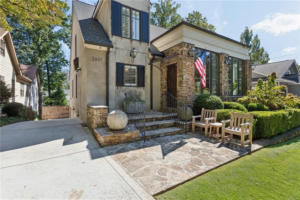 2621 Brookwood Drive NE