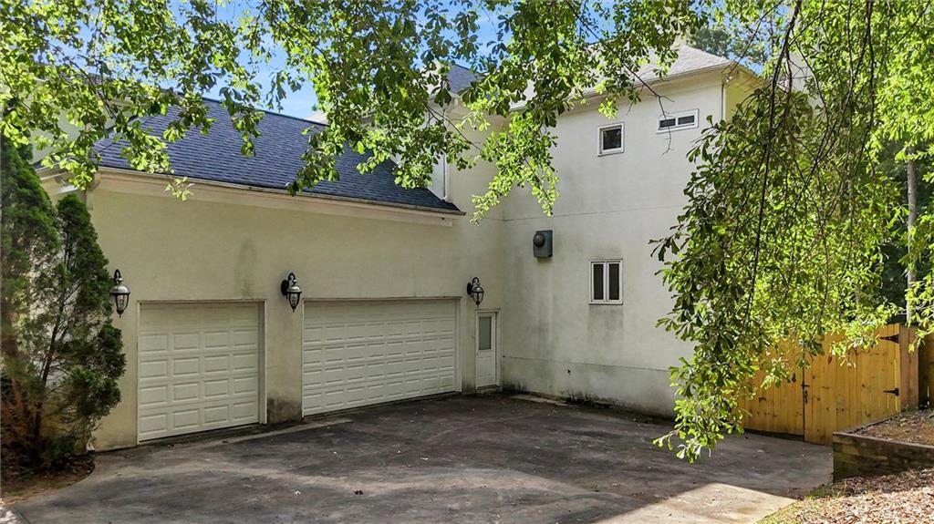 110 Standing Oak Place