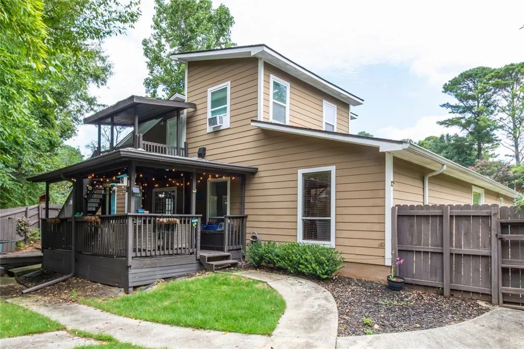 Roswell, Georgia 30076, United States, 3 Bedrooms Bedrooms, ,3 BathroomsBathrooms,Residential,Active,199999