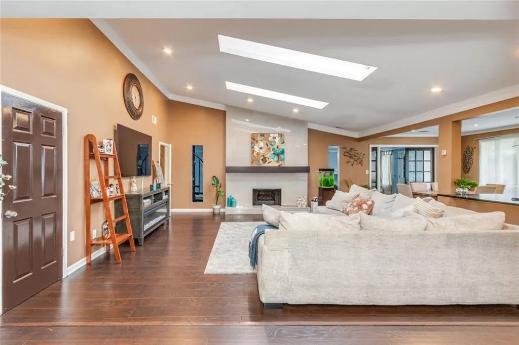 Roswell, Georgia 30076, United States, 3 Bedrooms Bedrooms, ,3 BathroomsBathrooms,Residential,Active,199999