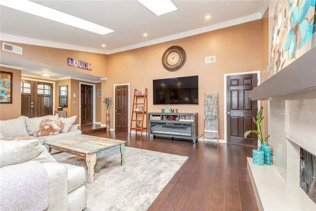 Roswell, Georgia 30076, United States, 3 Bedrooms Bedrooms, ,3 BathroomsBathrooms,Residential,Active,199999