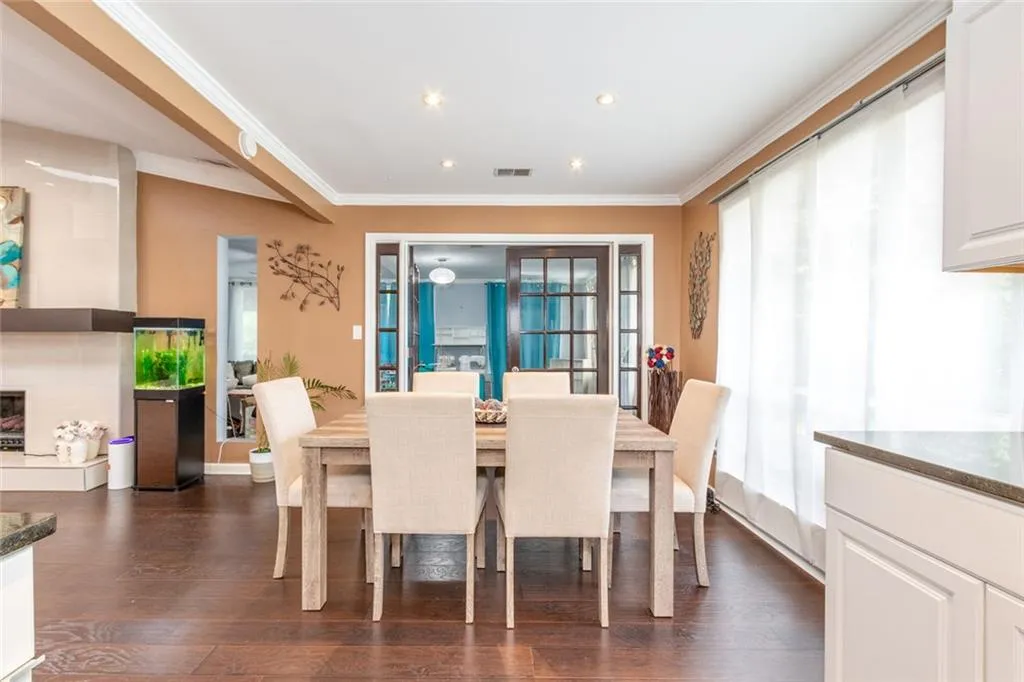 Roswell, Georgia 30076, United States, 3 Bedrooms Bedrooms, ,3 BathroomsBathrooms,Residential,Active,199999