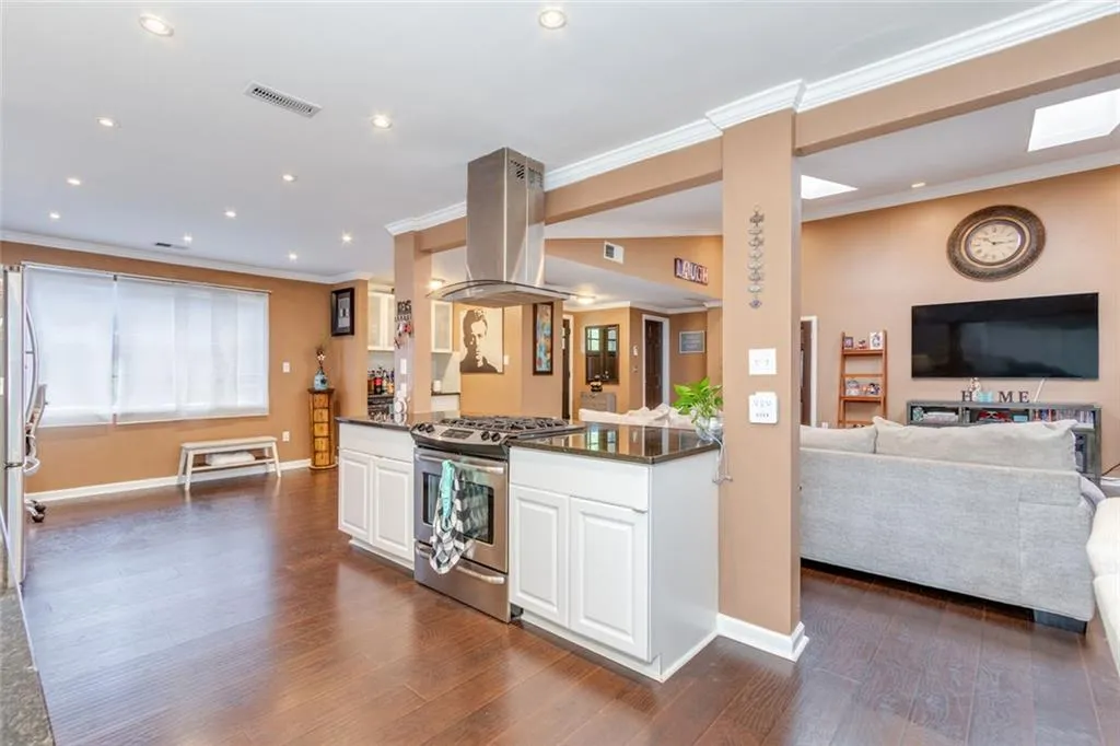 Roswell, Georgia 30076, United States, 3 Bedrooms Bedrooms, ,3 BathroomsBathrooms,Residential,Active,199999