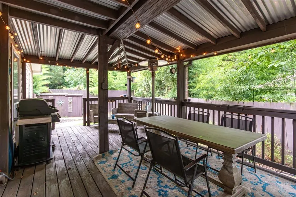 Roswell, Georgia 30076, United States, 3 Bedrooms Bedrooms, ,3 BathroomsBathrooms,Residential,Active,199999