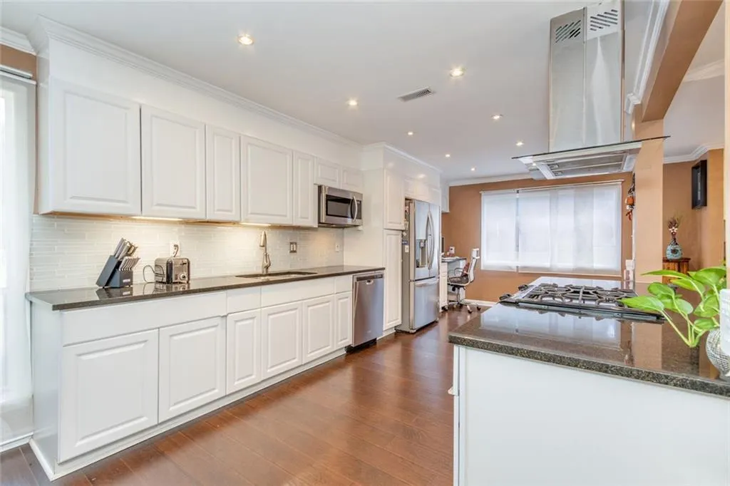 Roswell, Georgia 30076, United States, 3 Bedrooms Bedrooms, ,3 BathroomsBathrooms,Residential,Active,199999