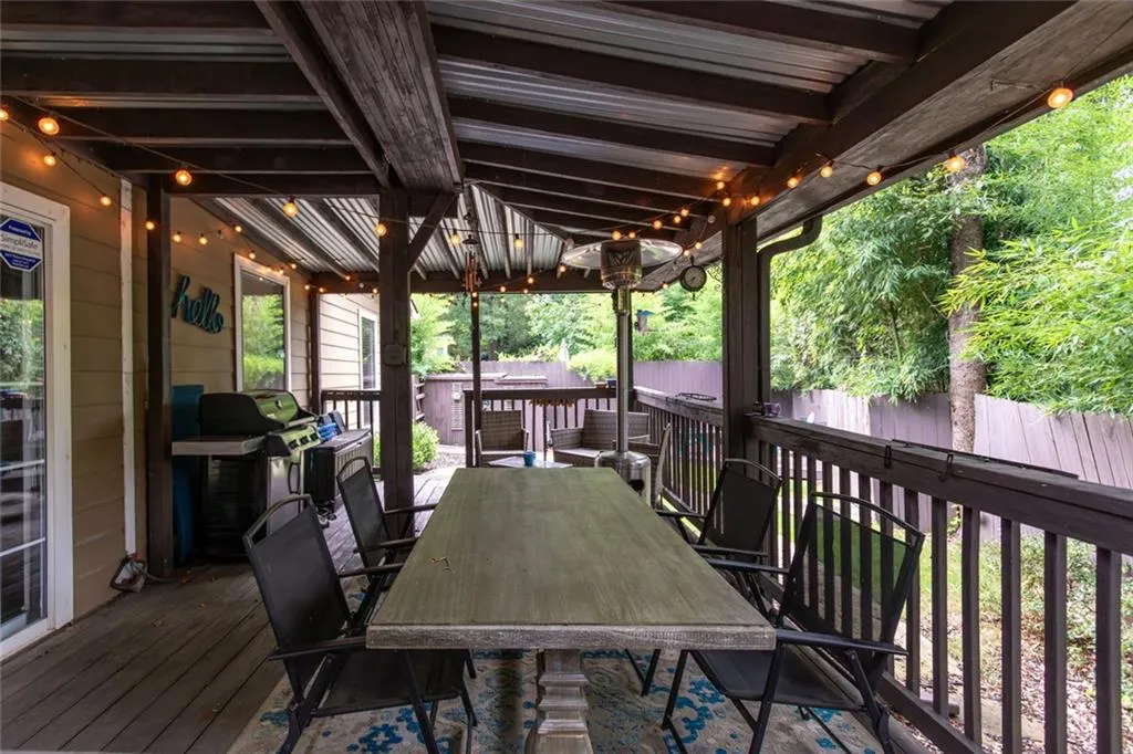 Roswell, Georgia 30076, United States, 3 Bedrooms Bedrooms, ,3 BathroomsBathrooms,Residential,Active,199999