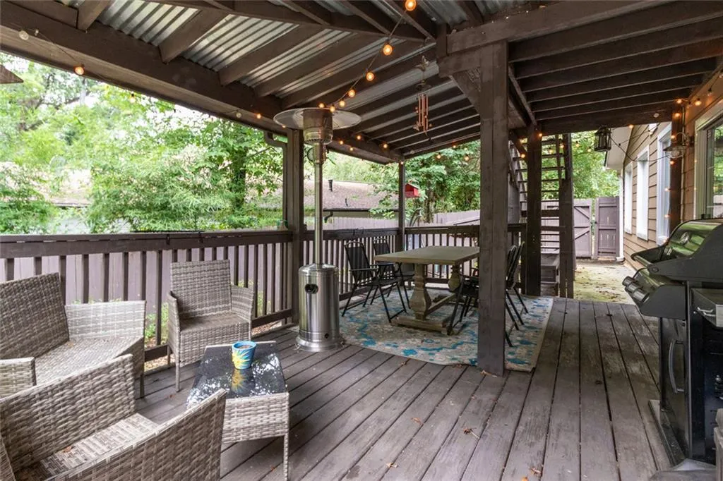 Roswell, Georgia 30076, United States, 3 Bedrooms Bedrooms, ,3 BathroomsBathrooms,Residential,Active,199999